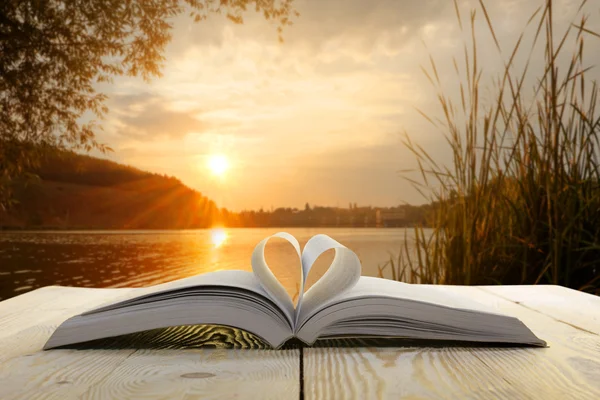 Open book on wooden table on natural blurred background. Heart book page. Back to school. Copy Space — Stock Photo, Image