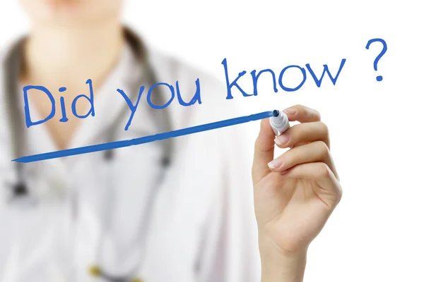 Kadın doktor stetoskop yazma 