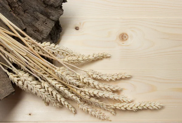 Sheaf of Wheat over Wood Background. Harvest concept. Top view — Stok fotoğraf