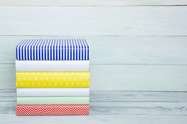 Stack of books on wooden table. Back to school. Copy space — Stock Photo, Image