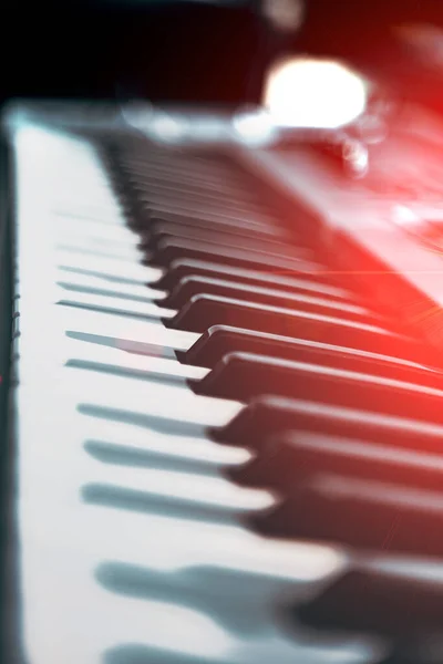 Elektriska Pianotangenter Och Musikproduktionskoncept Närbild Piano — Stockfoto