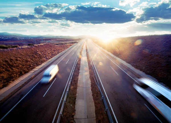 Transportes rodoviários e pôr do sol — Fotografia de Stock