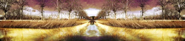 Panorama paesaggistico. Vecchio canale dell'acqua. Stile vintage . — Foto Stock