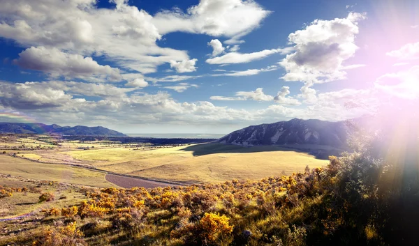 Sunset landscape.Sunbeam and sunrise. — Stock Photo, Image