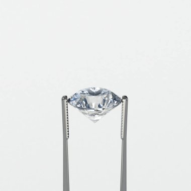 Beyaz arka planda cımbızla tutulan parlak kesilmiş elmas. Güzel, parlak, yuvarlak şekilli..