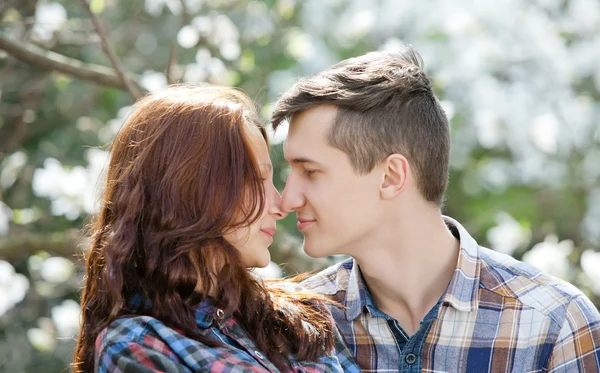 Jovem amor feliz — Fotografia de Stock