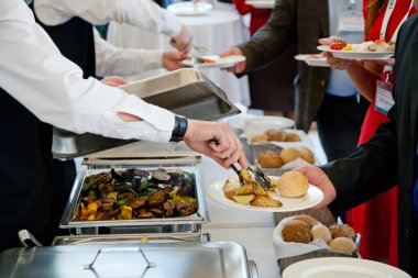 insanlar gıda şölende almak.