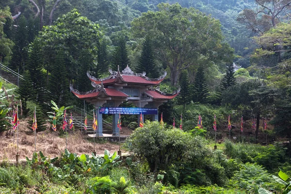 Haupteingangstor zur Pagode. Vietnam. — Stockfoto