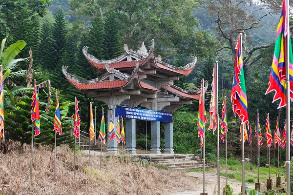 Główną bramą do pagoda. Wietnam. — Zdjęcie stockowe