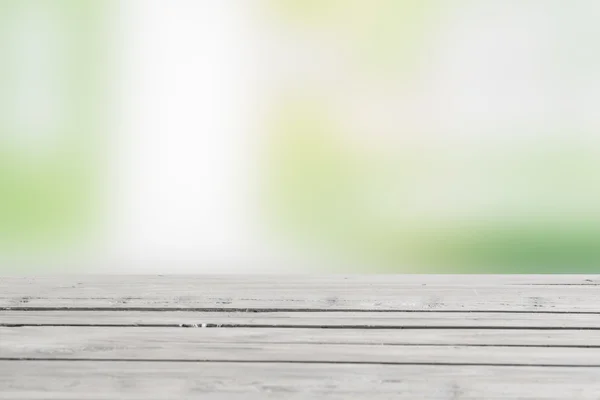 Mesa de madera en naturaleza verde — Foto de Stock