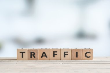 Ağaçtan trafik işaretleri