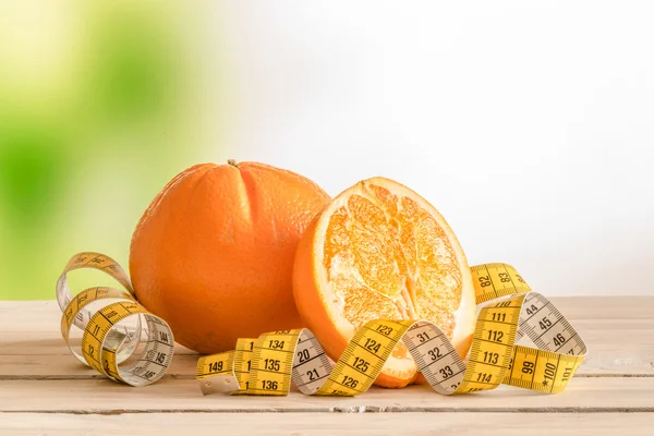 Oranžové plody žluté opatření páskou — Stock fotografie
