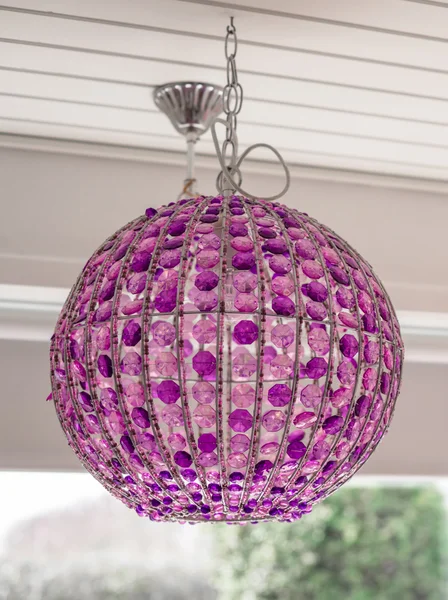 Lampada fatta in casa con vetro viola — Foto Stock