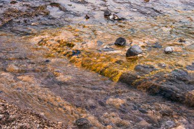 Su akışı bir lav alanı