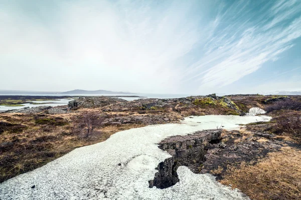 Paisagem com neve no parque nacional Thingvellir — Fotografia de Stock