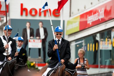 Aabenraa, Danimarka - Temmuz 6-2014: katılımcı biniciler bir par