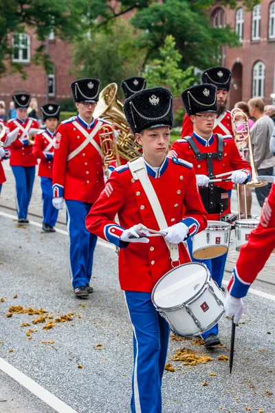 Aabenraa, デンマーク - 6-2014 年 7 月: タンブールでパレード隊 — ストック写真