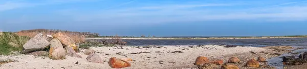바위와 해변 파노라마 풍경 — 스톡 사진