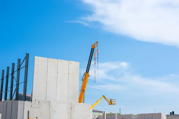 Baustelle mit einem Kran — Stockfoto