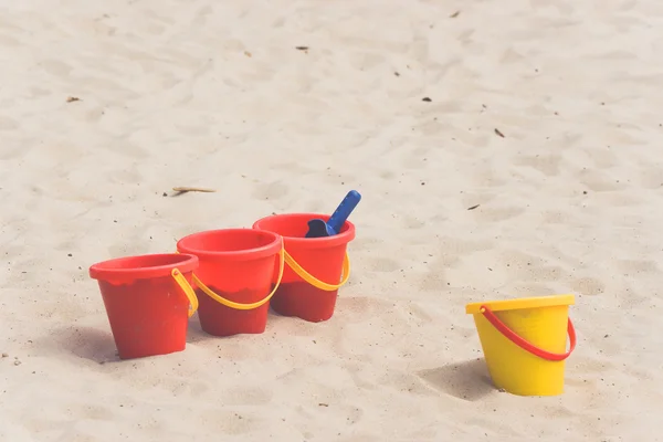 Giocattoli per bambini in una sandbox — Foto Stock