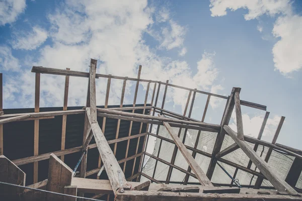 用木材制成的结构进行屋面改良 — 图库照片