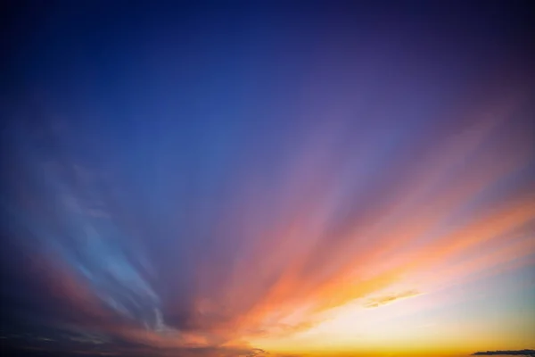 Kleurrijke Zonsondergang Blauwe Violette Kleuren Als Een Beschilderde Hemel Avond — Stockfoto