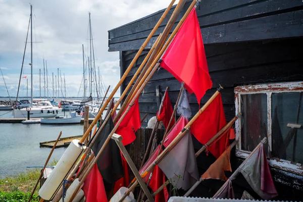 Röd Signal Flaggor Vid Maritim Hamn Med Segelbåtar Bakgrunden — Stockfoto