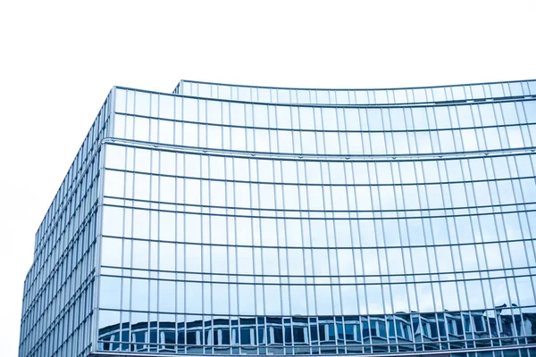 Edificio de oficinas con ventanas —  Fotos de Stock