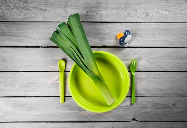 Leek on a kids plate — Stock Photo, Image