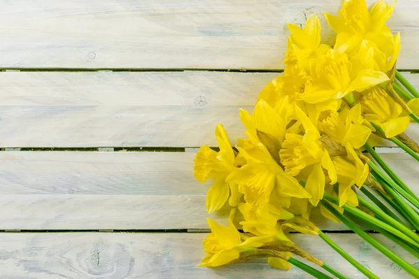 Daffodils flowers on wood — Stock Photo, Image