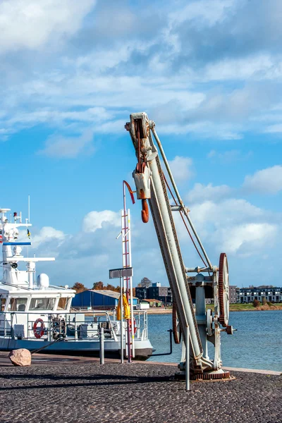 Shipping crane at the harbor — Stock Photo, Image