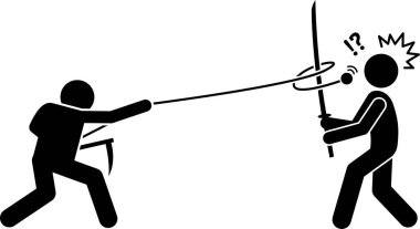 Geleneksel Japon muharebe silahlarıyla rakibe saldıran adam. Bu silahlar arasında kusarigama, kendo, magari yari, kunai ve glaive bulunur.