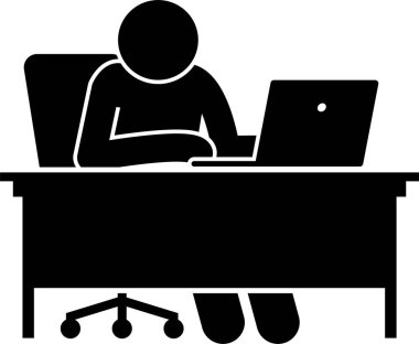 Farklı aile üyeleri çevrimiçi olmak için bilgisayar kullanıyor. Bilgisayarda çalışan insanlar.