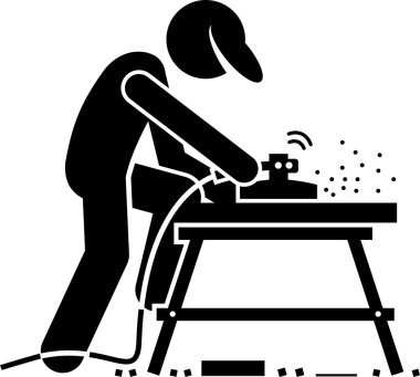 Marangoz atölyede çalışma tezgahı ve ekipman kullanıyor.