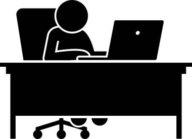 Farklı aile üyeleri çevrimiçi olmak için bilgisayar kullanıyor. Bilgisayarda çalışan insanlar.