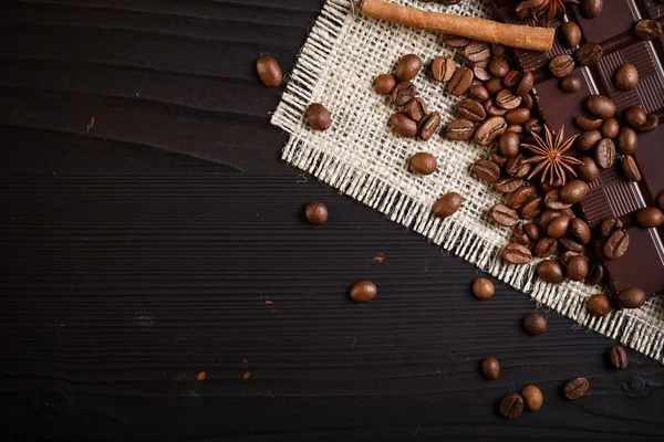 咖啡豆和巧克力 — 图库照片