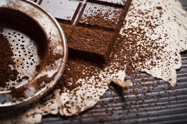 Silver sieve with cocoa dust on chocolate — Stock Photo, Image