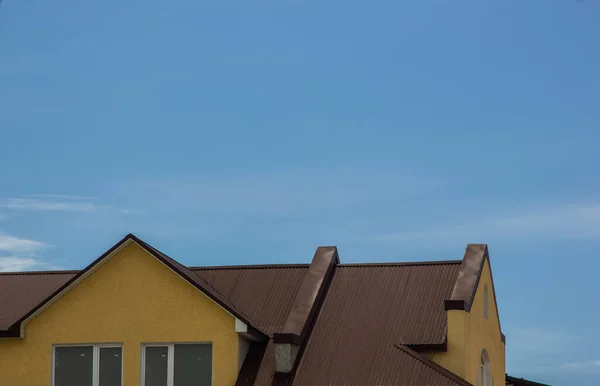 Dach Domu Którym Stosowane Nowoczesne Materiały Dachowe — Zdjęcie stockowe