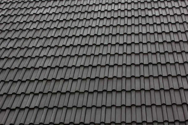 Das Dach Des Hauses Dem Moderne Dachmaterialien Verwendet Werden — Stockfoto