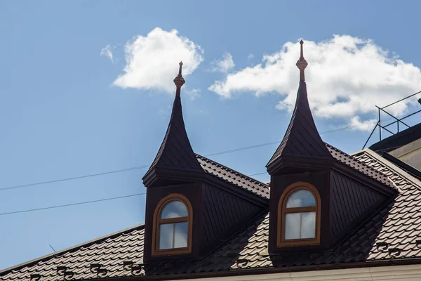 Modern Çatı Malzemelerinin Kullanıldığı Evin Çatısı — Stok fotoğraf