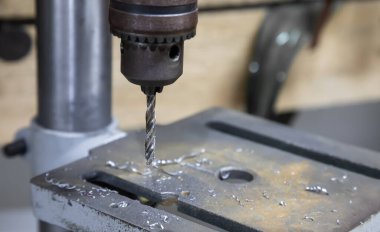 Sondaj makinesi metal talaşlarıyla matkabı kapat