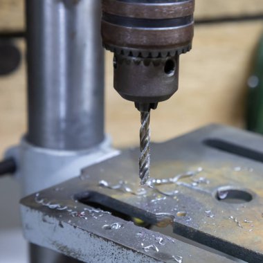 Sondaj makinesi metal talaşlarıyla matkabı kapat