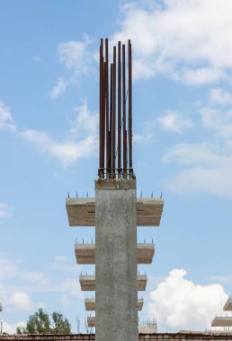 Güçlendirilmiş beton yapılar inşa ediliyor. Ofis alanı tamamlanmamış