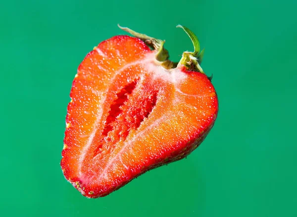 Fresas Maduras Sobre Fondo Sólido Comida Vegetariana Saludable Hermosa —  Fotos de Stock