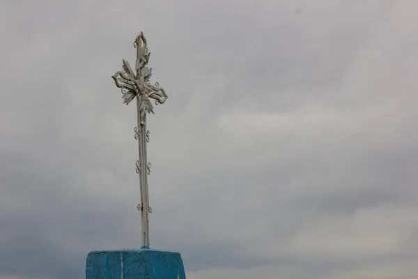 Old Metal Cross Background Sky — Stock Photo, Image