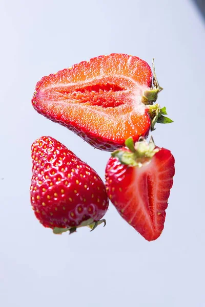 Fresas Maduras Sobre Fondo Sólido Comida Vegetariana Saludable Hermosa — Foto de Stock