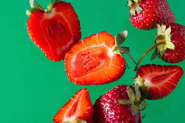 Fresas Maduras Sobre Fondo Sólido Comida Vegetariana Saludable Hermosa — Foto de Stock