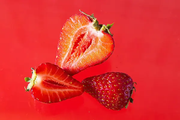 Fresas Maduras Sobre Fondo Sólido Comida Vegetariana Saludable Hermosa — Foto de Stock