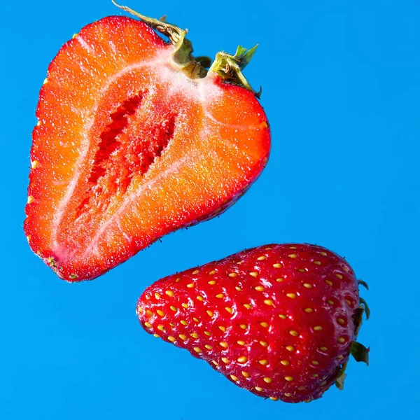 Fresas Maduras Sobre Fondo Sólido Comida Vegetariana Saludable Hermosa — Foto de Stock