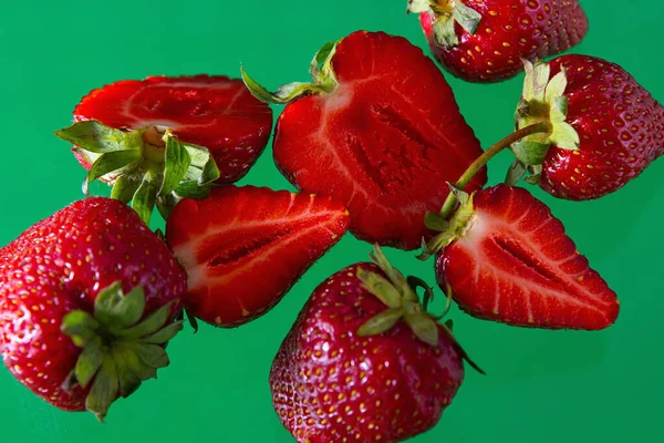 Căpșuni Coapte Fundal Solid Alimente Vegetariene Sănătoase Frumos — Fotografie, imagine de stoc